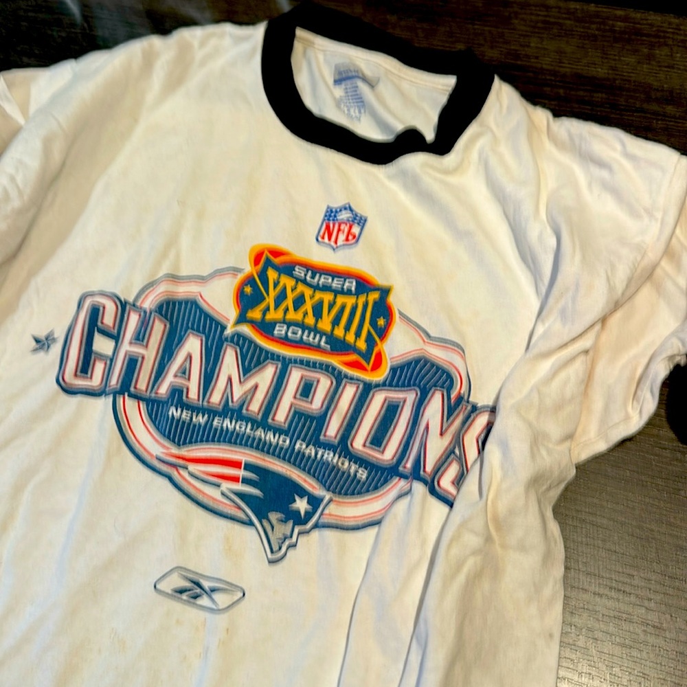 Official New England Patriots Super Bowl 38 (2003) t- shirt
